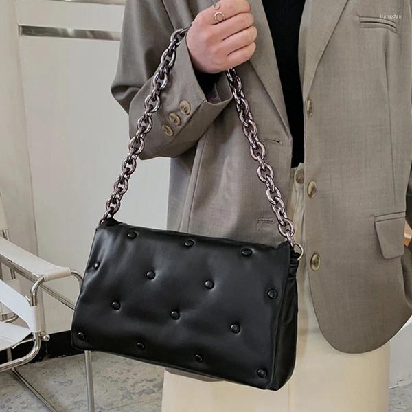 Bolsas de hombro Mujeres de la marca 2024 Males de cadena de metal gruesa de mezclilla y embrague de bolso Bolsa de vagabundo