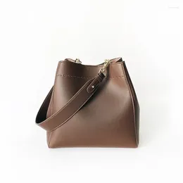 Sac à bandoulirs Sac de seau 2024 Ins Cow Leather Fashion Fashion Women's Split For Women Two Strap Handbags Fashionable