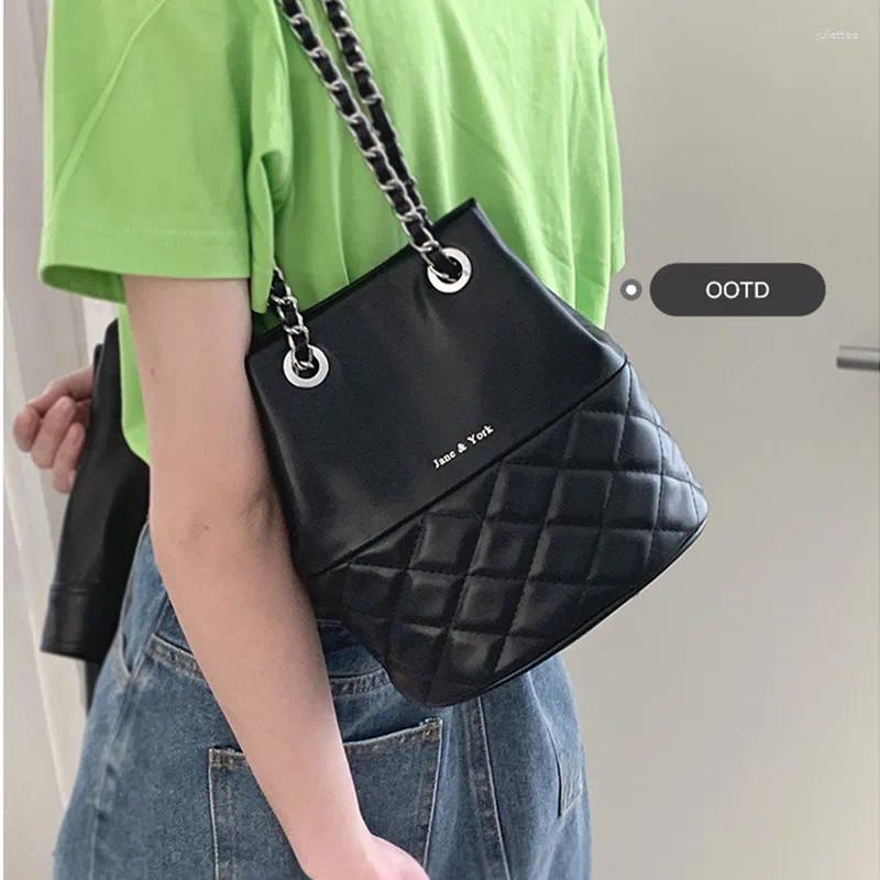 Shoulder Bags Bucket Bag for Women Korean Edition Instagram Lingge Chain Commuter High Quality Texture Crossbody Handbag