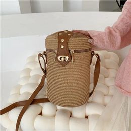 Sacs à bandouliers en forme de seau PP Grass Casual Woven Woven's Bag Retro Messenger Straw Beach