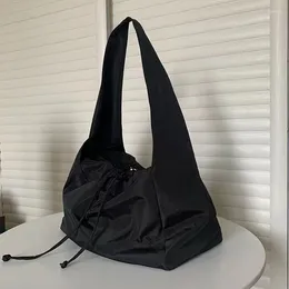 Sacs à bandoulière Sac à bandoulière 2024Noir Nylon Tissu Tunique Casual Super Cool Grande Femme Grande Capacité Polyvalent Net Rouge Aisselle