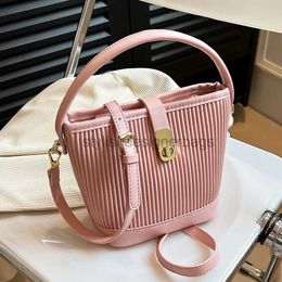 Bolsos de hombro Lindo cubo en forma de cruz bolso suave para mujer Leader Soulder bolso 2023 tendencia barra y bolso lujoso bolso de mujer elegante bolsos de diseño