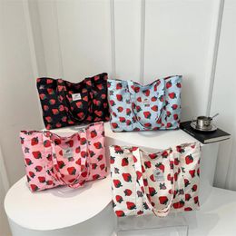 Sac à bandouliers mignons Cherry Strawberry Print Casual Tote Sac grande capacité Astom Aesthe Mands Hands Hands Mandon Nylon Purse pour femmes