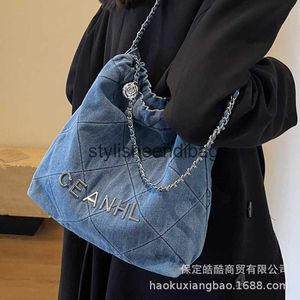 Sacs à bandoulière Denim grand sac pour femmes 2023 nouveau automne et hiver loisirs diamant grille chaîne épaule avec capacité fourre-tout de déplacement H240401