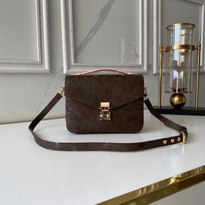 Luxurys Designer Bag Totes Damen Umhängetaschen Luxuriöse große Reisetaschen Tragbare Retro-Mode-Schulterhandtaschen