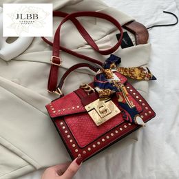 Sacs à bandouliers élégants sacs fourre-tout décontractés 2024 Fashion High Quality Pu Leather Women's Designer Handbag Rivet Messenger