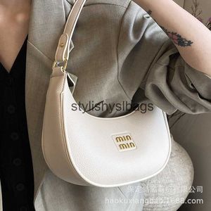 Sacs à bandouliers Soirée haut de gamme et Sac de niche pour les femmes en 2024 Nouvelle à la mode Single Single Crossbody Spring Style Foreign Style Underarm H240410