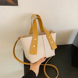 Sacs à bandouliers mode 2024 Version coréenne Petite et mignonne Crossbody For Women Designer Handbags Backt High Quality Backet Sac