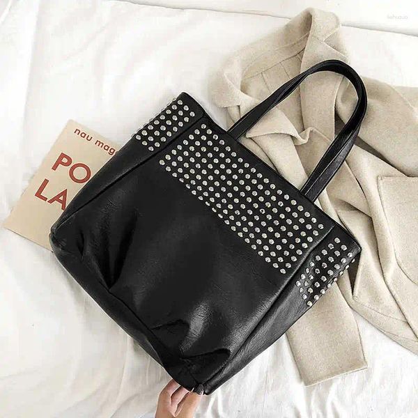 Bolsos de hombro Riveta de moda para mujeres Bolsos de lujo de cuero Bolsos de diseñador