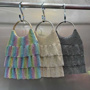 Sacs à bandoulières Jupe plissée à la mode Yani avec sac en diamant pour femmes pour le sac à main en métal de haute qualité des femmes 240427