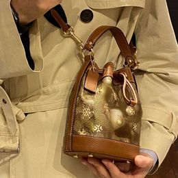 Schoudertassen vrouwelijk 2023 ontwerper herfst en winter nieuwe mini sneeuwvlok trekkoord emmer brede riem een ​​crossbody oude bloem handtas