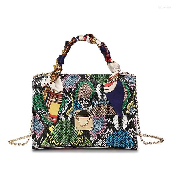 Sacs à bandouliers Sac féminin 2024 Color Snake Print Scarf Scarf à main Sac à main Pu Chain en diagonale Small Square Afflux de femmes