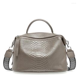 Sacs à bandouliers Véritable Crocodile en cuir Modèle classique Brand Women's Brand Hand Bag Fashion British Boston Messenger