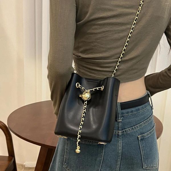 Bolsos de hombro Bolso con cordón de cuero genuino para mujer Mini cubo Pequeño Cadena de bola dorada Cruzada