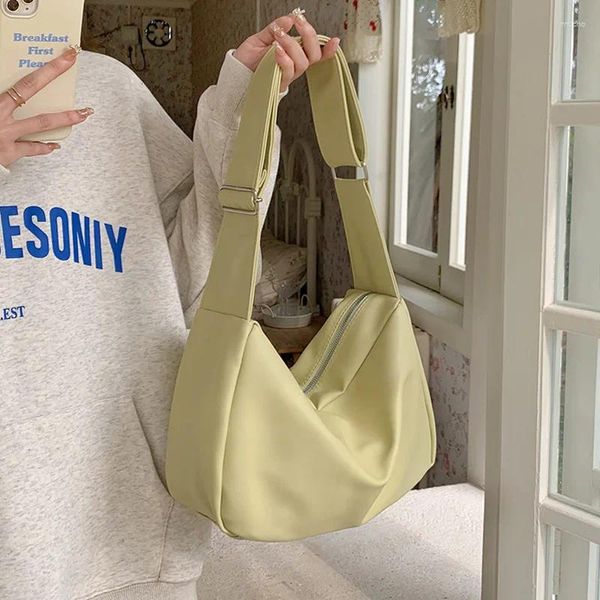 Bolsas de hombro Bolsa de mujer de alta capacidad 2024 Bolso de viaje de nicho de cuero suave para estudiantes universitarios Crossbody