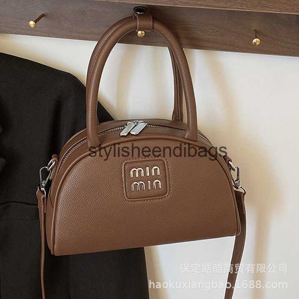 Bolsos de hombro Bolso de gama alta para mujer Otoño e invierno Versátil 2023 Nuevo diseño de nicho Solo hombro Crossbody Shell de mano H240401