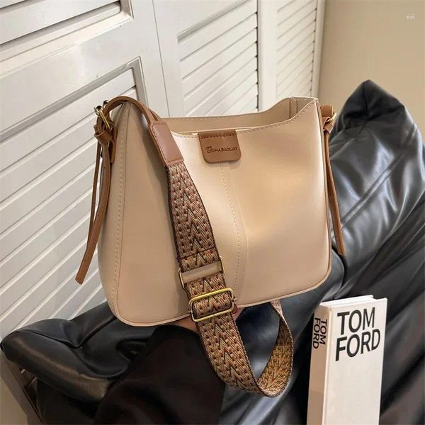 Bolsas de hombro Bolsa de diseño de alta gama con gran capacidad que transportaba a Crossbody para viajes de mujeres 2024