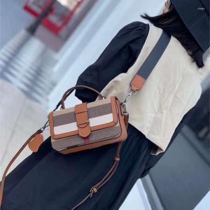 Schoudertassen High End Handtas voor vrouwen in 2024 Designer Crossbody Bag Modieuze geruite hand met hand met kleine vierkant