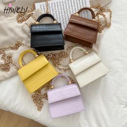 Sacs à bandoulières Hiseuely Luxury Casual Female Plexe Femelle Crossbody Forme élégant Charmant sac à main pour les femmes Sac de chaîne de personnalité