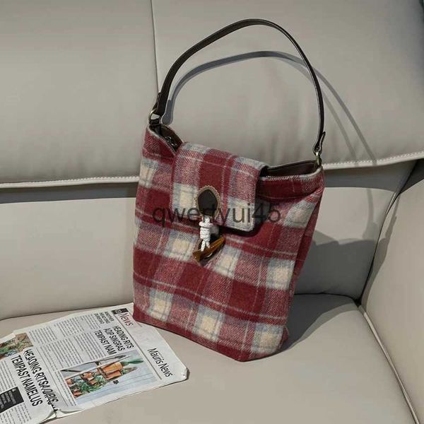 Sacs à bandoulière Sacs seau décontractés coréens pour femmes Designer de luxe et sac et sac à main 2023 nouveau en laine matériel Plaid caillot sous les bras Soulderqwertyui45