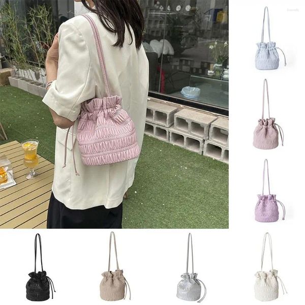 Bolsos de hombro de estilo coreano para mujer, bolso de cubo plisado, diseño de nicho informal, bolsos con cordón de cuero PU, bolso de mano con textura