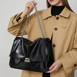 Sacs à bandoulières Kuroyabu Fashion Trend Women Bag Business Commuter Beaucoup Capics Crossbody Luxury Designer Chain