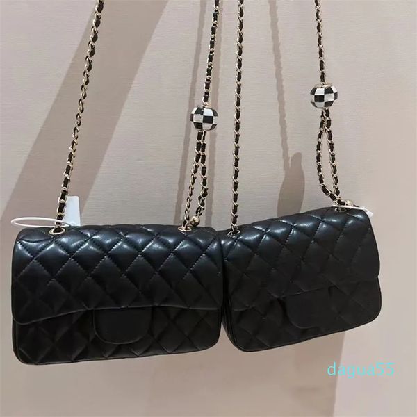 Bolsos de hombro Bolso de cuero Totes Diseñador de moda con bola en blanco y negro Embrague con solapa de fútbol Crossbody