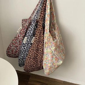 Sac à bandouliers léopard imprimé japonais et coréen sac décontracté Ins grande capacité littéraire petit sac à main de travail de bureau frais