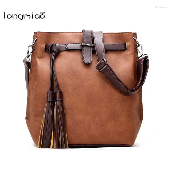 Bolsos de hombro Cinturón de cuero Longmiao para mujeres 2024 Estilo Patrón cruzado Desgilla Flap Casual Tassel Zipper Pequeño Fringe