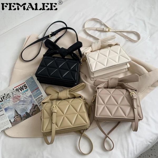 Sacs à bandoulins Luxury Femme de haute qualité Sac 2024 Elegant Fashion Messager Rhombus Sangle de bracelet Triangle Pattern Hands