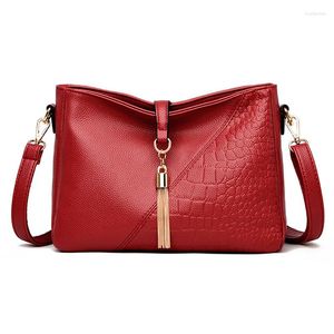 Sacs à bandouliers Luxury Femmes Brand Designer Femme Messager Crossbody Bag Pu Leather dames sac à main Tassel pratique
