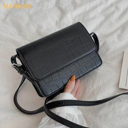 Schoudertassen manhan 2024 stenen patroon mini lederen crossbody voor vrouwen stevige kleur eenvoudige tas luxe mobiele telefoon handtassen