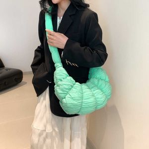 Sacs à bandoulière Nouveau sac nuage coréen froissé bandoulière grande capacité femmes éponge léger et polyvalent décontracté Dumpling Bun 240318