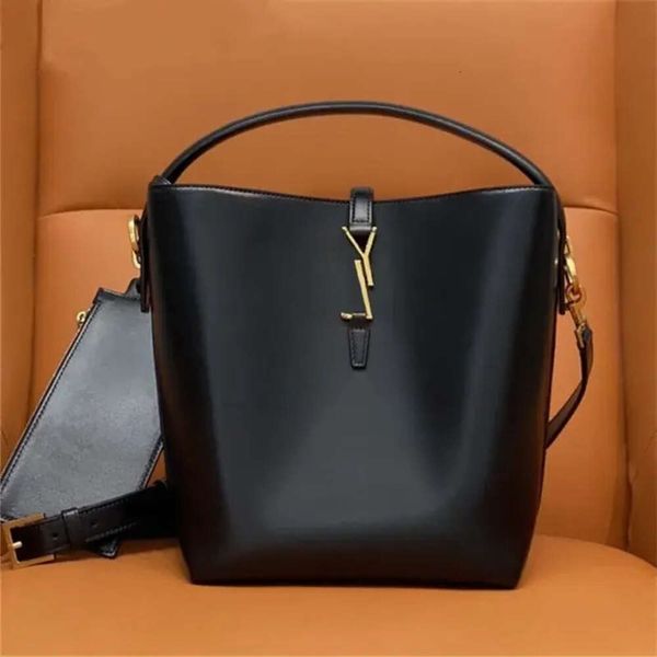 Sacs à bandouliers Nouveaux sacs de seau en cuir brillant Black Designer Black Femme Femme Crossbody Tote 2-en-1 MINI POURCHE HAUTE QUALITÉ MAND M1