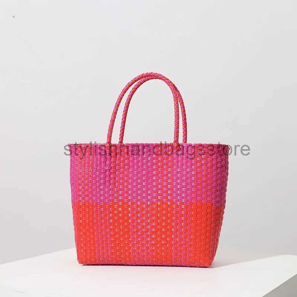 Sacs à bandoulière Nouveau sac portable en plastique tissé à la main sac à main carré de grande capacité pour femmes tout-match loisirs shopping panier de légumes sacstylishhandbagsstore