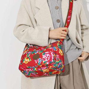 Schoudertassen Nieuwe damestas 2023 Winter Veelzijdige trend Elegante en artistieke Chinese stijl Quilt Enkele schouder Crossbody Kleine vierkante Ba