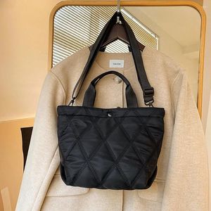 Bolsos de hombro acolchados para mujer, bolsa de mano acolchada de tela de invierno, bandolera cruzada, bolsos de compras informales, monedero 2024