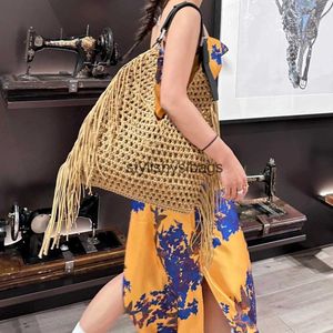 Sacs à bandoulière Nouveaux produits saisonniers tendances de la mode sacs à pompons haut de gamme tissés à la main sacs à bandoulière de grande capacité pour femmestylishyslbags