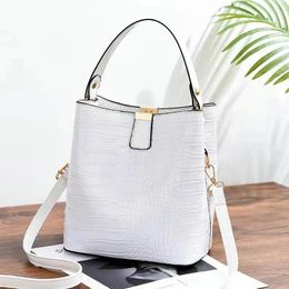 Sacs à bandoulière en cuir brillant pour femmes, sac à motif Crocodile, seau en PU, tendance Simple, tendance sauvage, 2024