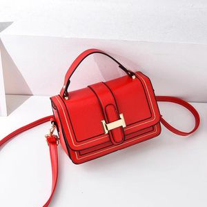 Sacs à bandoulins Small Bag Femmes 2024 Fashion Fashion Wester's Western Style Messenger Wild One-épaule Texture Square