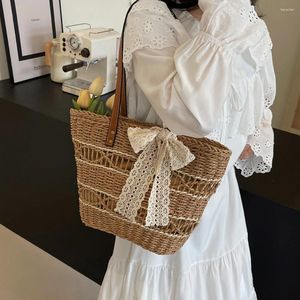 Sacs à bandoulières sac de plage de paille creux en fourrette décontractée avec un sac à main de voyage de vacances en dentelle mignonne grande poignée supérieure pour les femmes