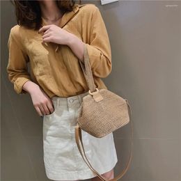 Schoudertassen stroontwerper modemerk dames emmer tas geweven handtassen zomer eenvoudige casual crossbody mini bolsos