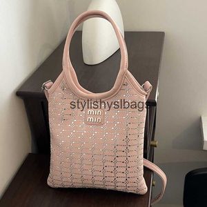 Sacs à bandouliers Sacs Sac à grande capacité pour femmes 2024 Nouveau diamant à la mode Niche Tote Niche Braillant Bright Single Bodage Crossbody Handsbag H240410