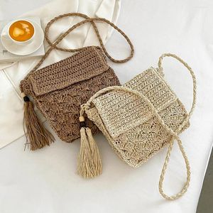 Schoudertassen Zomer Handgeweven Handtassen Voor Vrouwen Kwastje Stro Crossbody Tas Handgemaakte Hollow-out Flap Messenger Strandtas Bakken