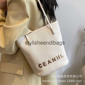 Sacs à bandoulière Été Grande capacité Sac sous les bras pour femmes 2024 Nouveau tendance et à la mode plié simple bandoulière support supplémentaire H240401