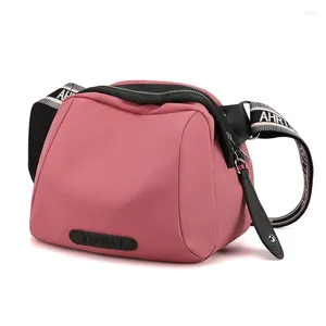 Schoudertassen Trend Veelzijdige tas Crossbody voor Dames 2024 Dames One Shell Make-up Canvas Messenger Mama