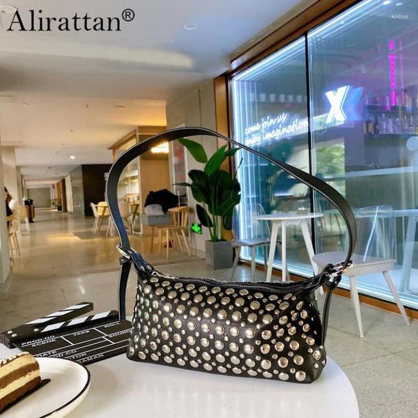 Bolsos de hombro de moda Black Rivet PU Leather para mujeres 2024 Fashion Brand Ladies All-Match Compre Shopping Bags