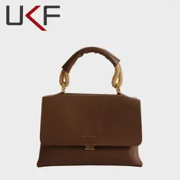 Sacs à bandouliers UKF Brand en cuir de bande de banlieue Fashion Message de niche de créneau de niche de style britannique pour femmes