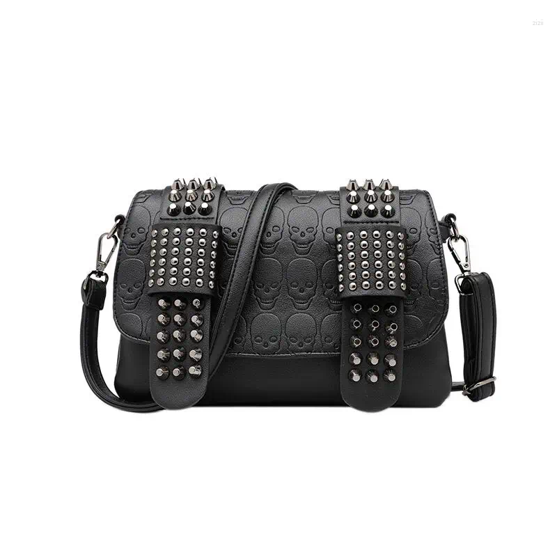 Shoulder Bags Vintage Brand Rivet Designer Messenger Bag Women Crossbdoy Fashion Skull Punk Ladies Trendy Flap Handbags