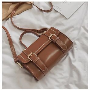 Bolsos de hombro Vintage Color sólido Calidad PU Cuero Mujer # 39; s Diseñador Bolso Correa ancha Messenger B050